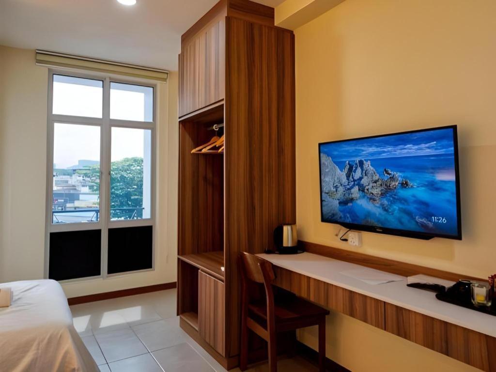 Weiss Kepong Baru Hotel