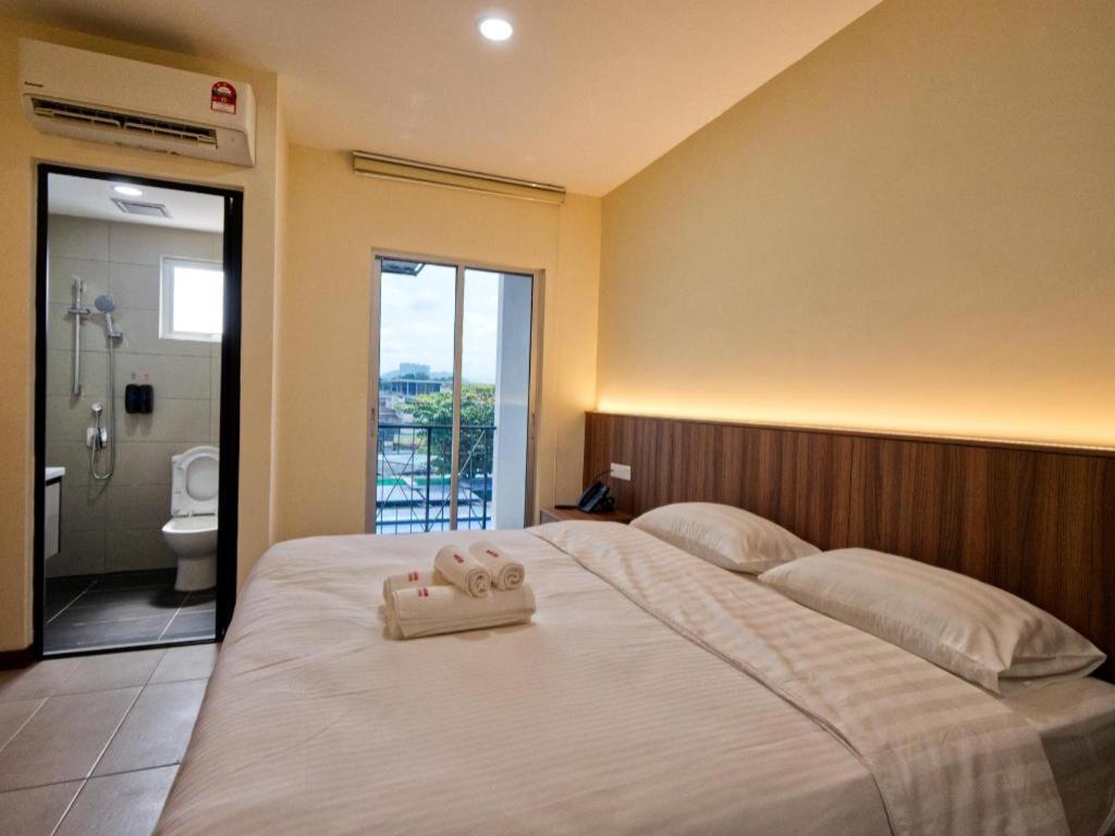 Weiss Kepong Baru Hotel 2*